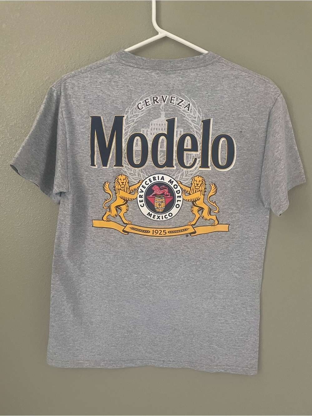 Men’s Gray Modelo Cerveza Crew Neck T-Shirt Size Small